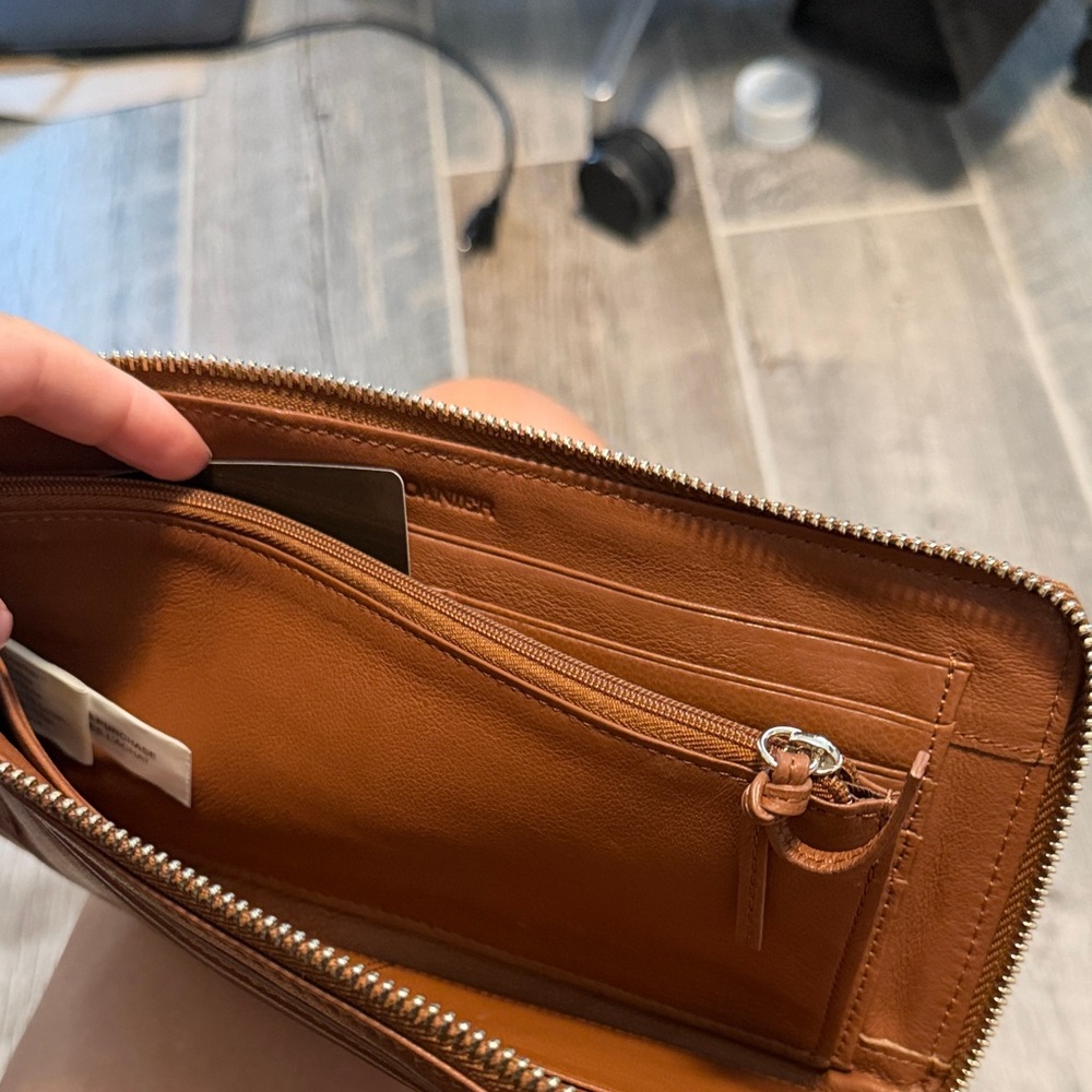 NWT Danier Brown Leather Clutch - Picture 4 of 7